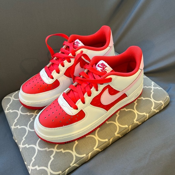 Nike Air Force 1 Low
“Valentine's Day” (LIKE NEW) - Picture 1 of 13